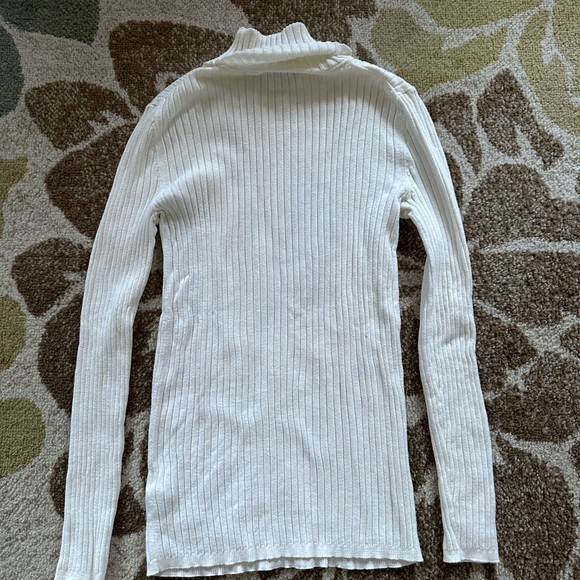 GAP - Picture 3 of 3